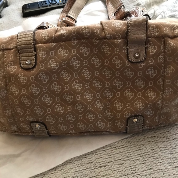 Guess Purse - Picture 5 of 8